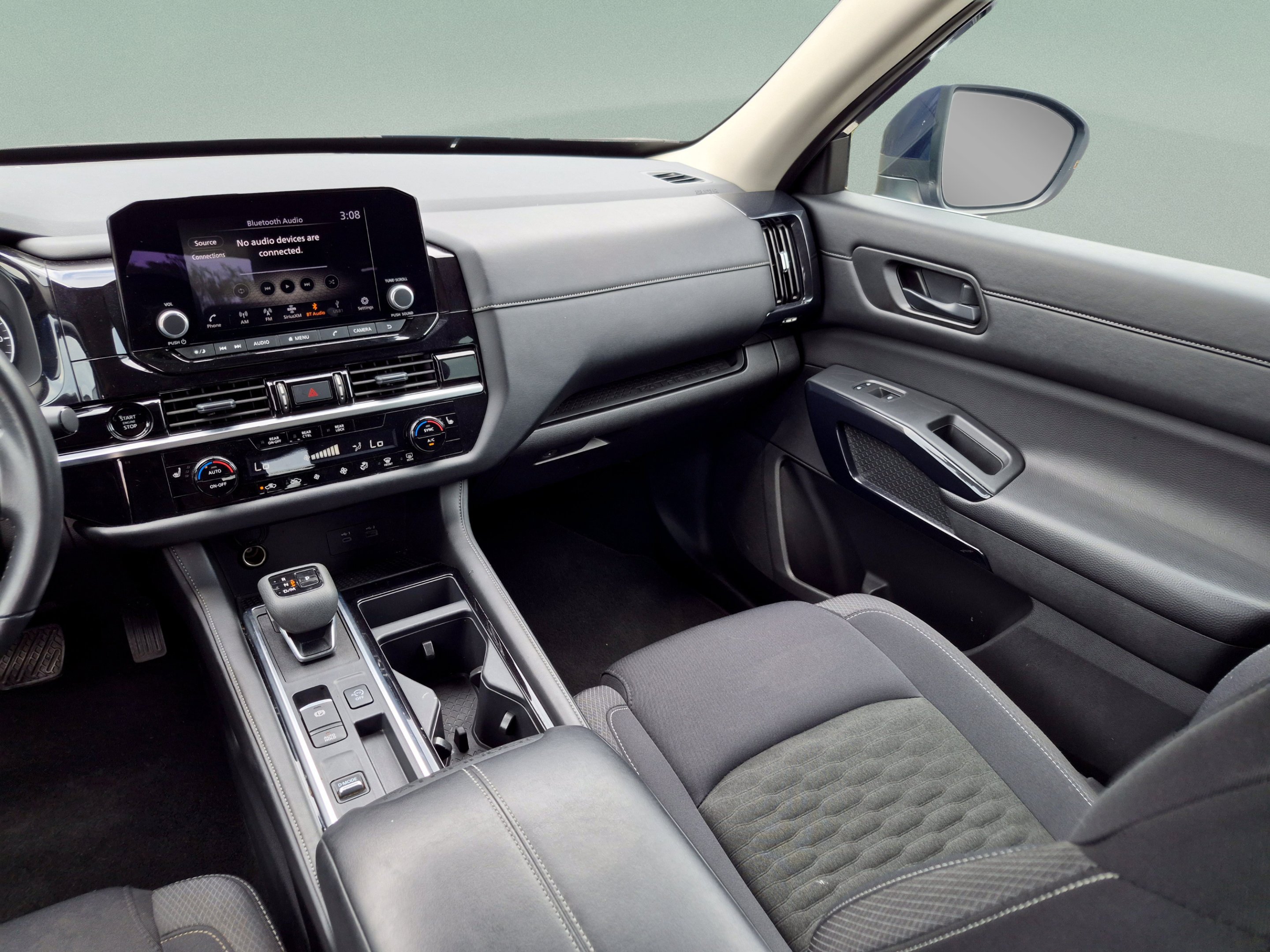 2025 Nissan Pathfinder SV - Photo 27