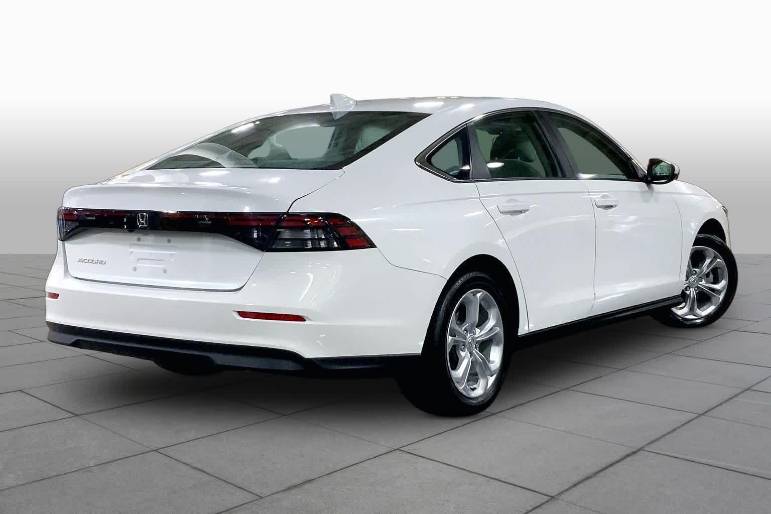 Used 2023 Platinum White Pearl Honda LX image 13