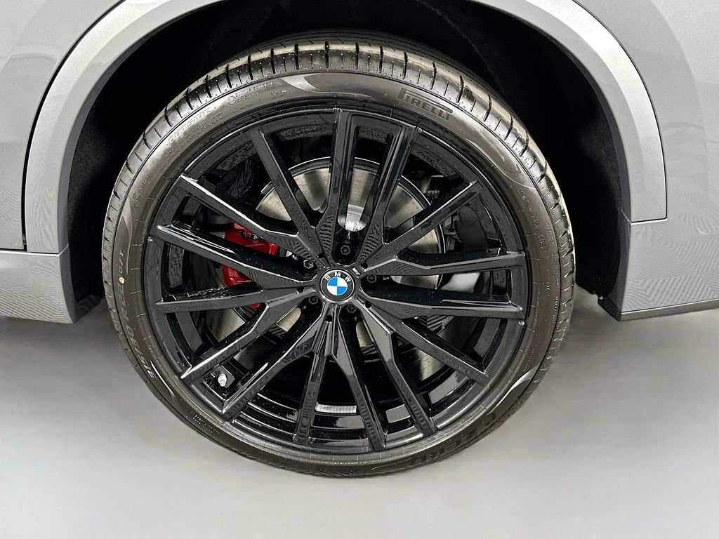 Used 2026 Skyscraper Grey Metallic BMW xDrive40i image 23