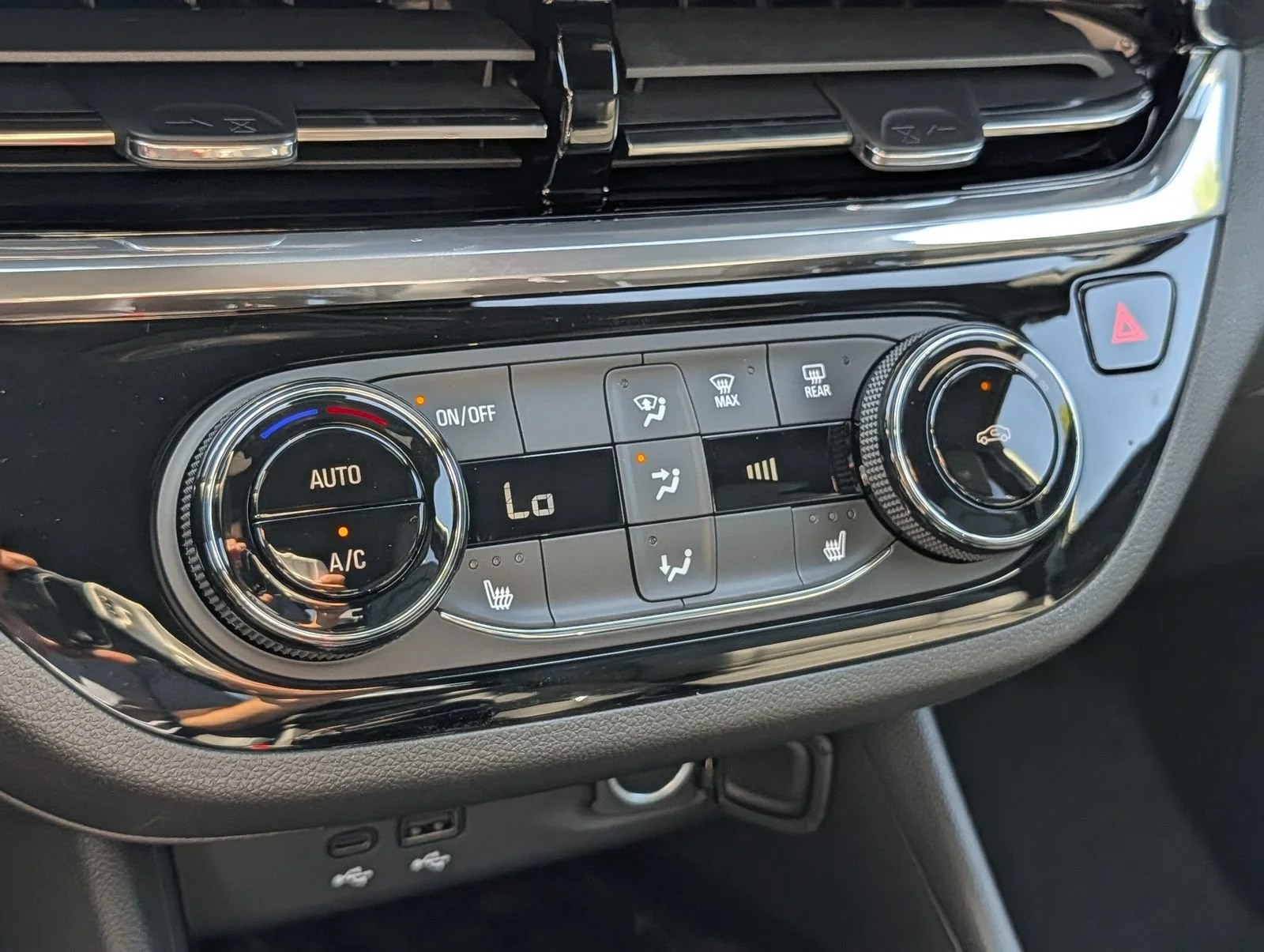 2026 Buick Envista Sport Touring - Photo 11