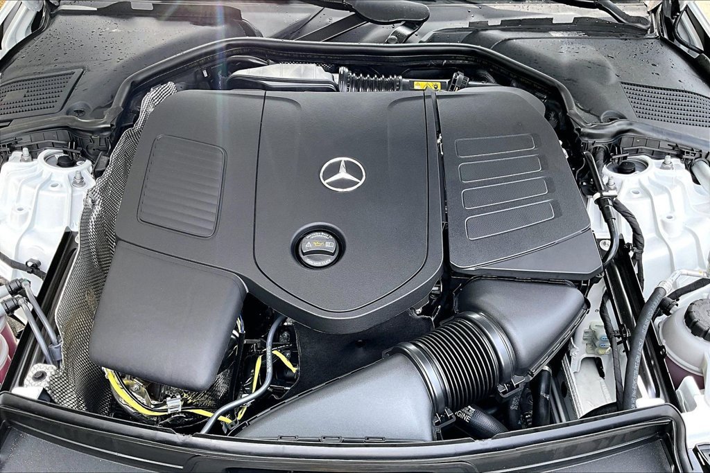 New 2026 MANUFAKTUR Moonlight White Metallic Mercedes-Benz C 300 image 25