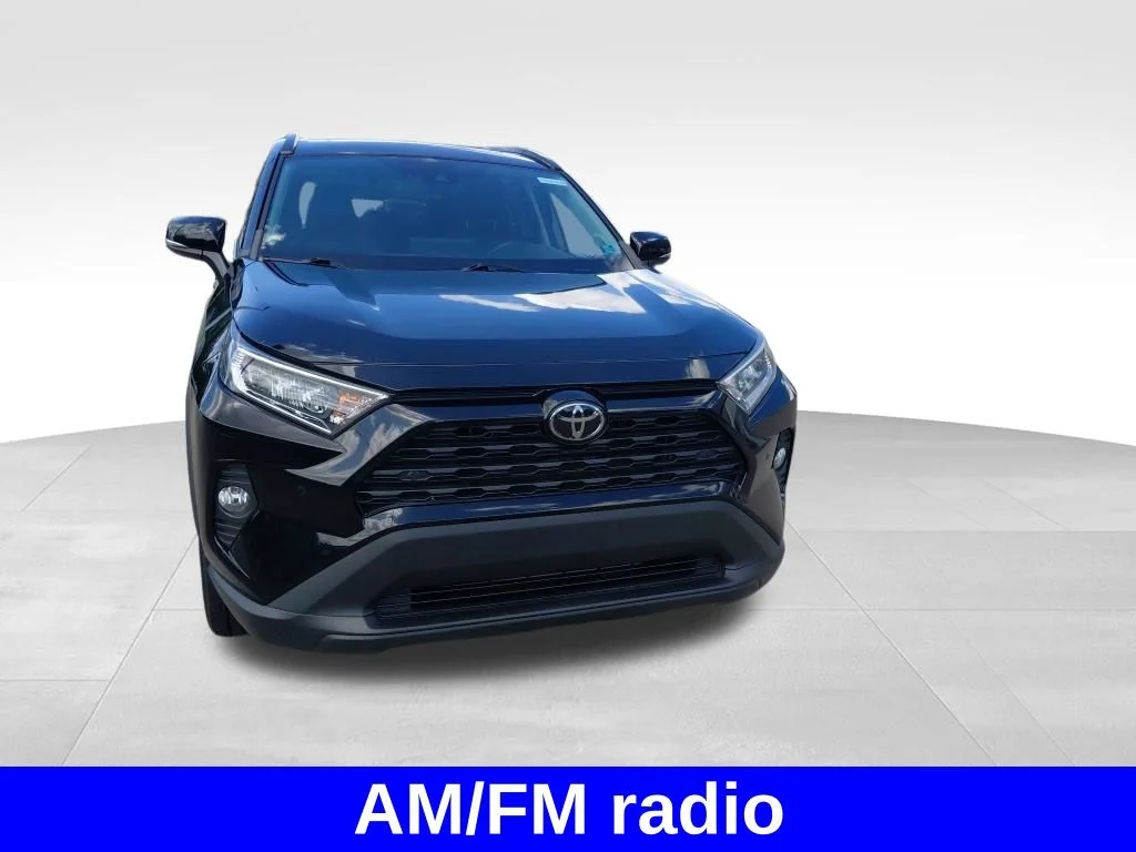 Used 2019 Black Toyota XLE Premium image 4