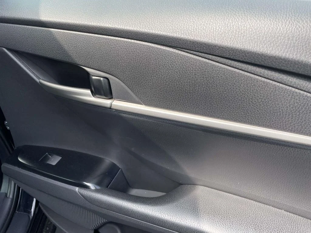 2025 Toyota Camry LE - Photo 10