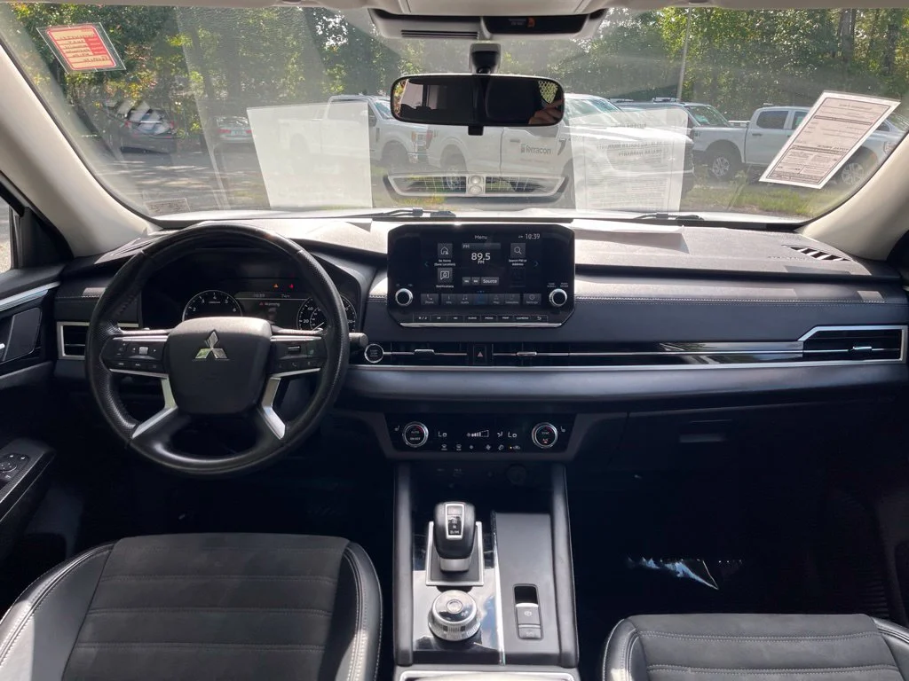 Used 2024 White Mitsubishi SE image 9
