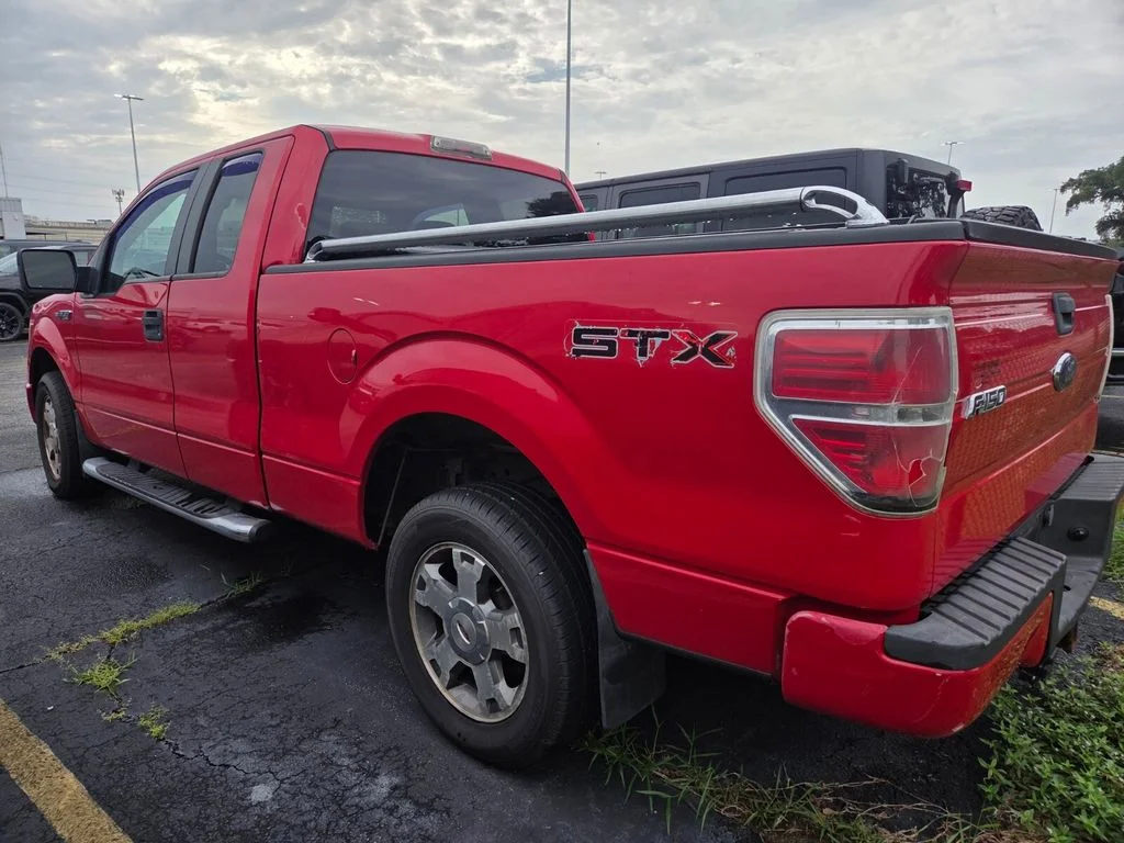 Used 2009 Red Ford  image 4