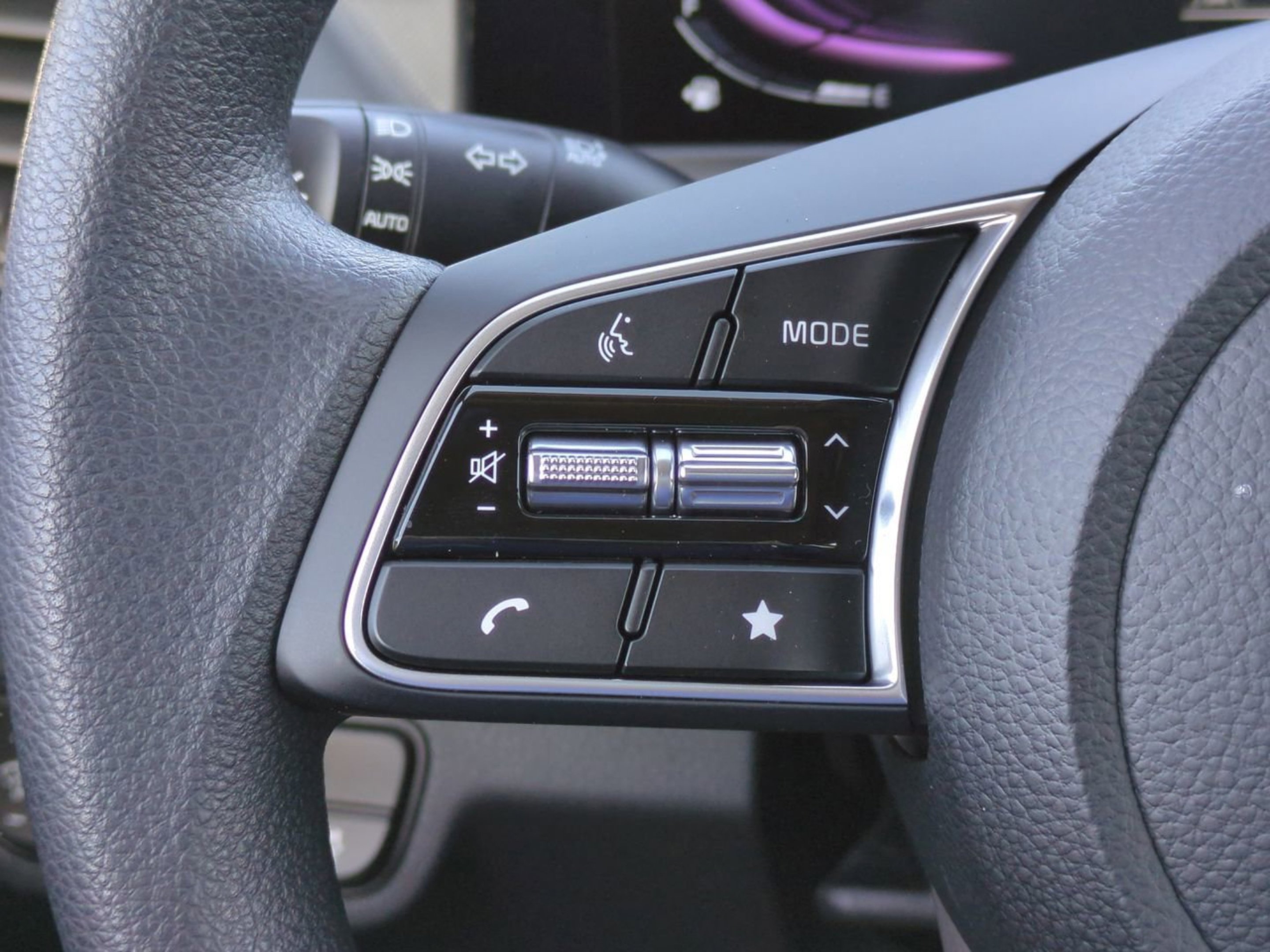 New 2026 Snow White Pearl Kia LX image 25