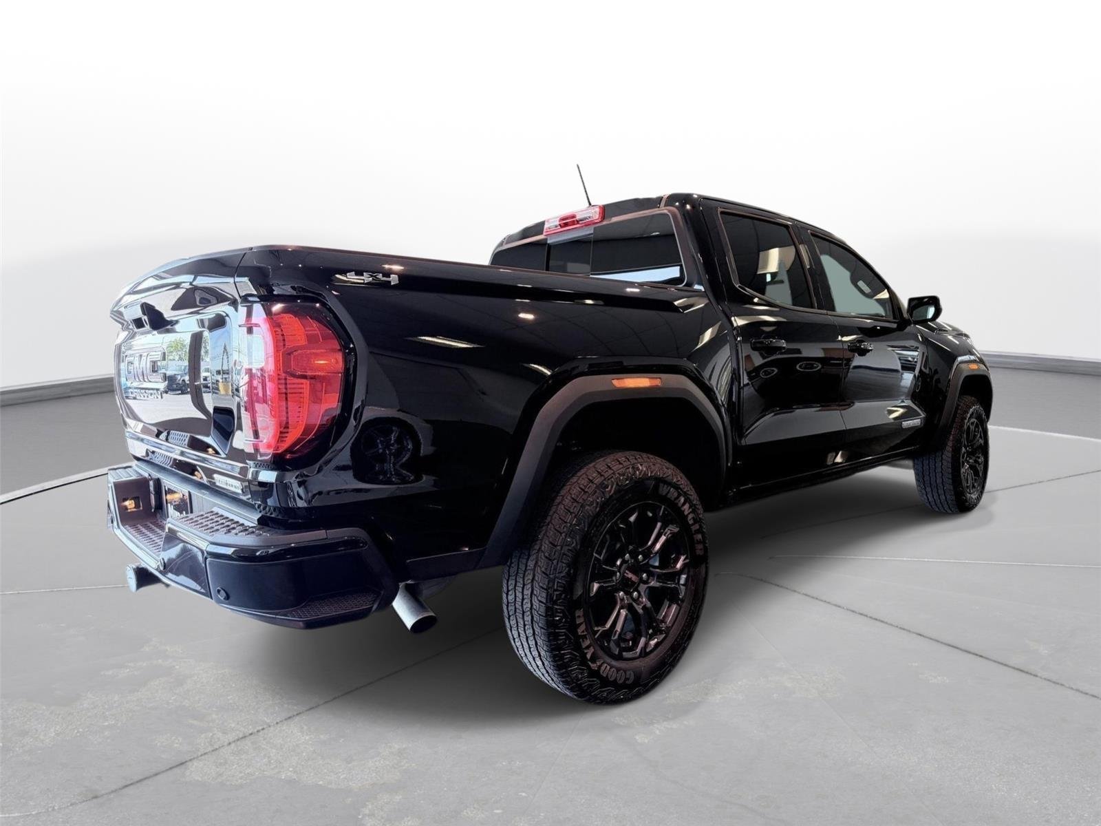Used 2025 Onyx Black GMC Elevation image 13