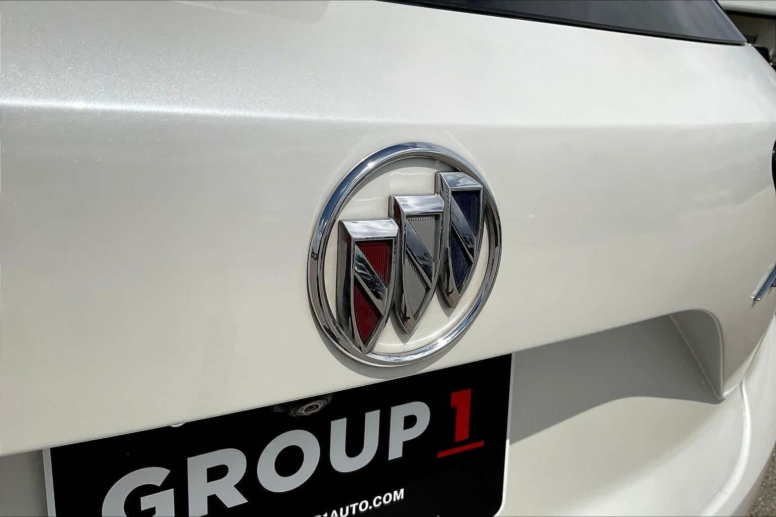Used 2023 White Frost Tricoat Buick Avenir image 30