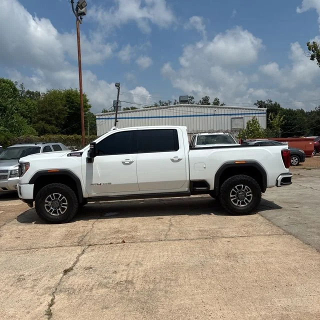 Used 2022 White GMC AT4 image 3