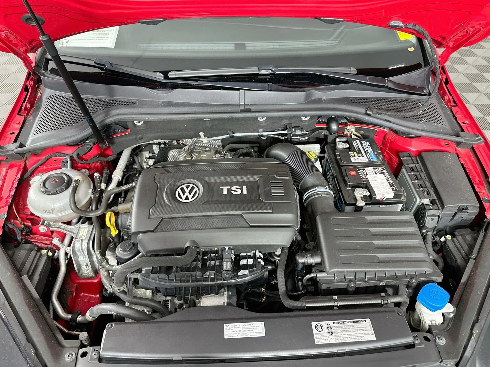 Used 2018 Tornado Red Volkswagen TSI SEL image 32