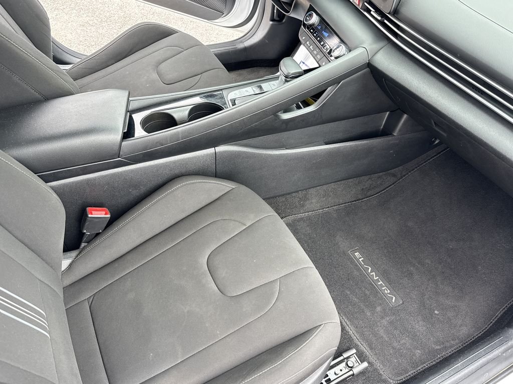 2022 Hyundai Elantra Blue - Photo 31
