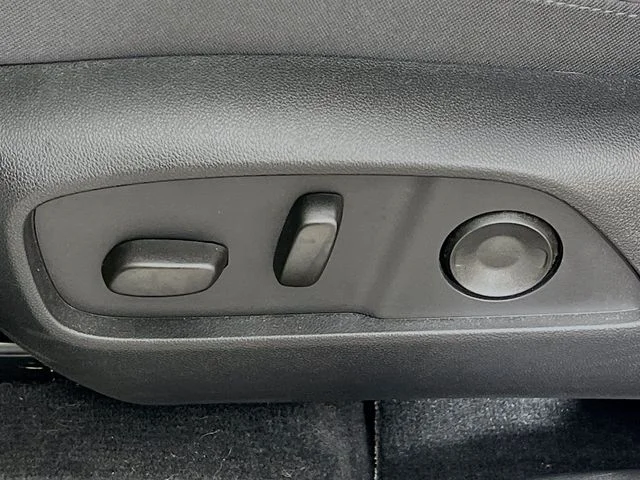 Used 2026 White GMC Elevation image 11