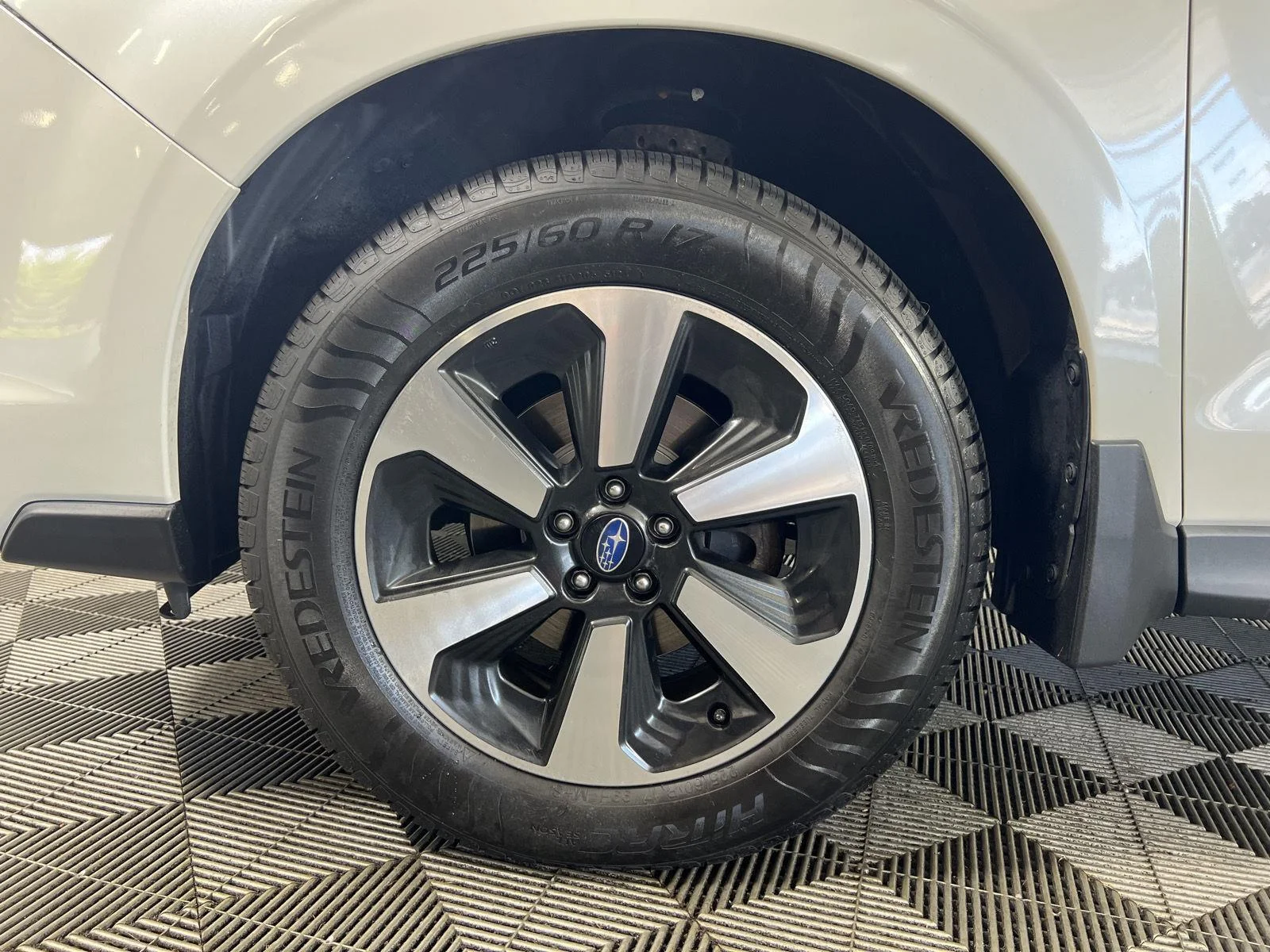 Used 2018 Crystal White Pearl Subaru Premium image 9