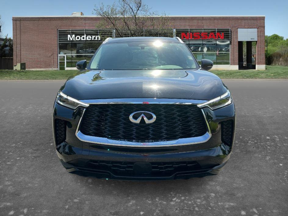 Used 2023 Mineral Black INFINITI LUXE image 6