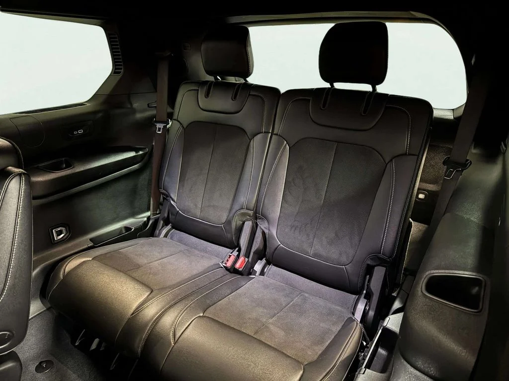 Used 2023 Black Jeep Altitude image 24