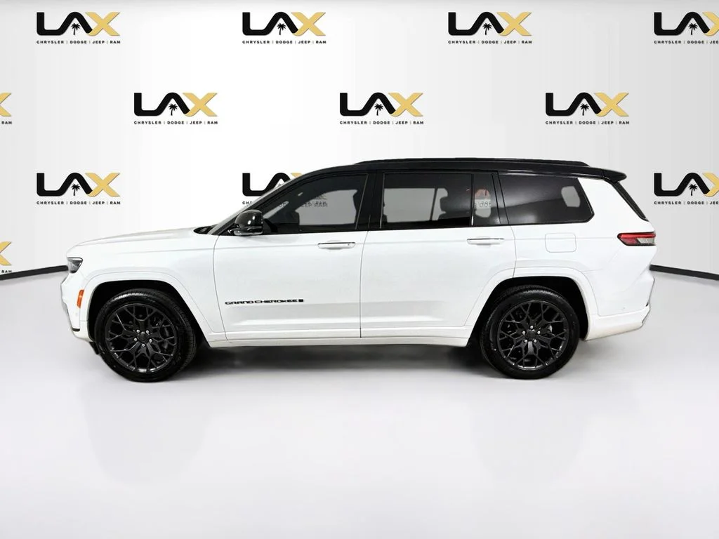Used 2024 White Jeep Summit image 4