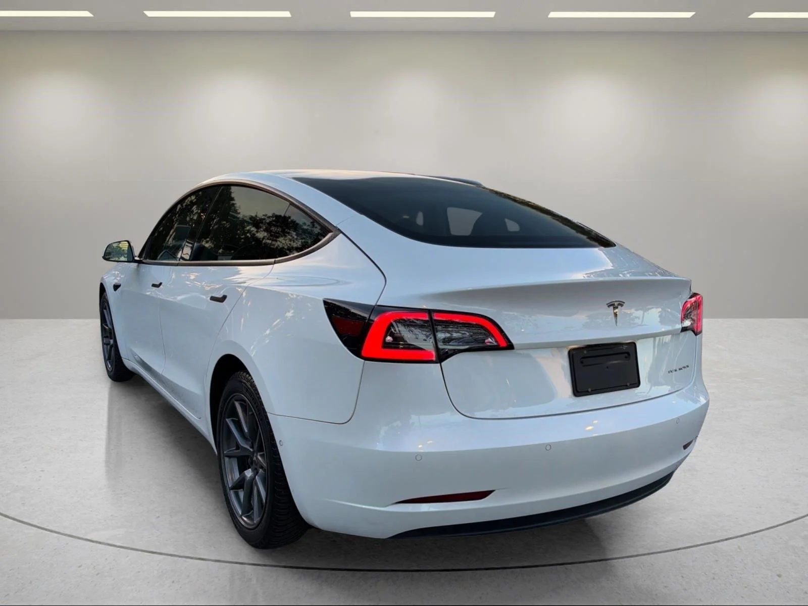Used 2022  Tesla Long Range image 3
