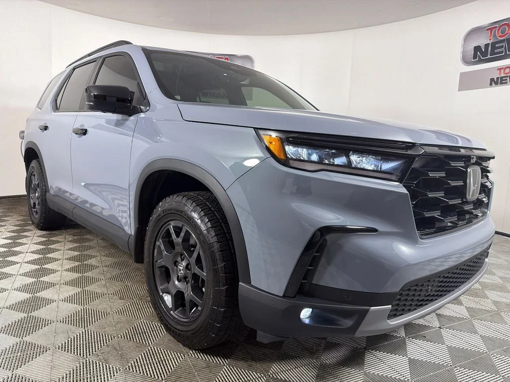 2025 Honda Pilot TrailSport AWD's photo