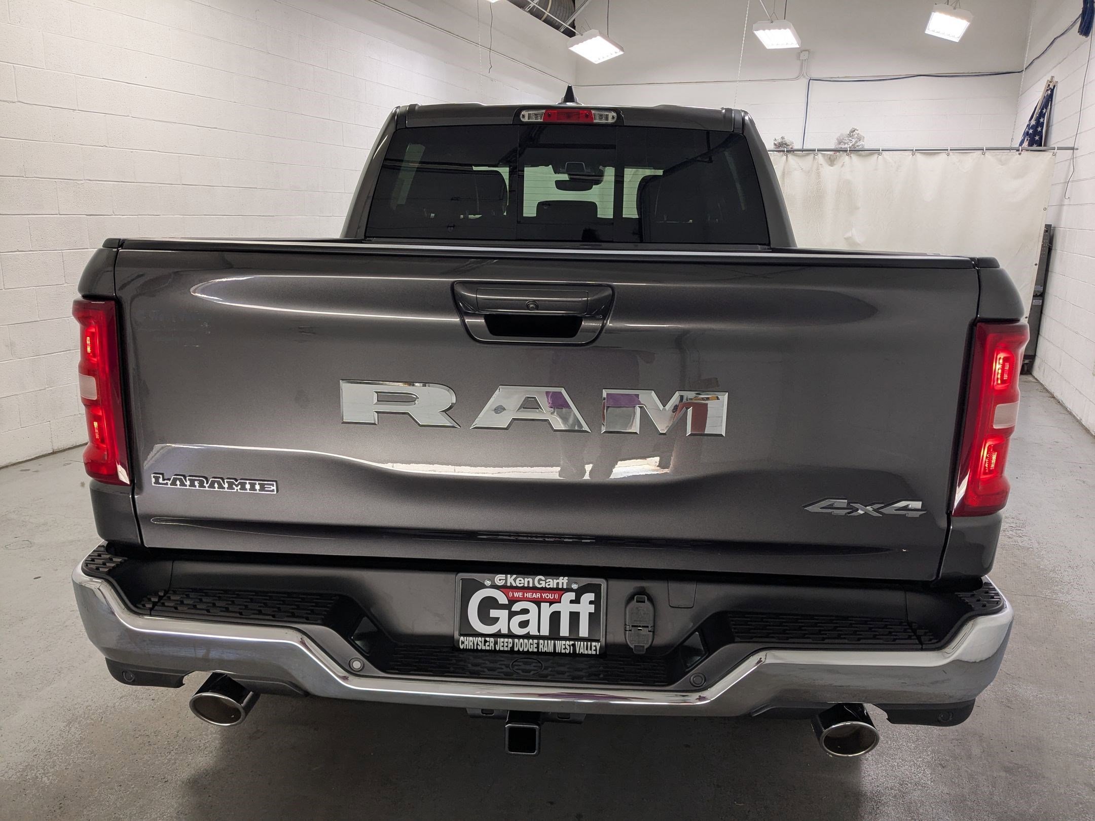 New 2026 Granite Crystal Metallic Clear-Coat Exterior Paint RAM Laramie image 5