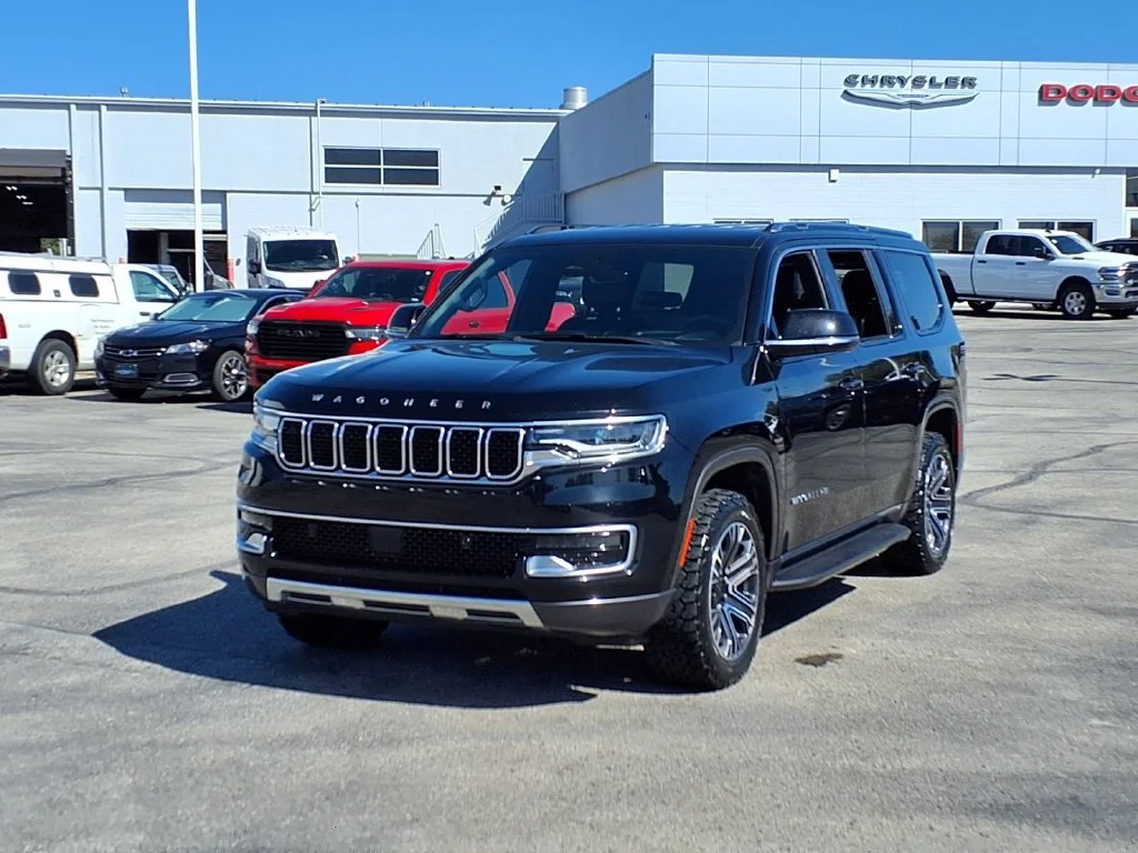 Used 2022 Jeep Wagoneer Series III with VIN 1C4SJVDT8NS141482 for sale in Kansas City