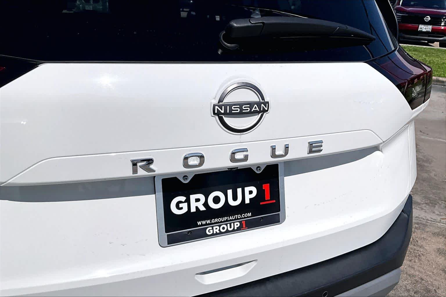 Used 2023 Glacier White Nissan S image 27