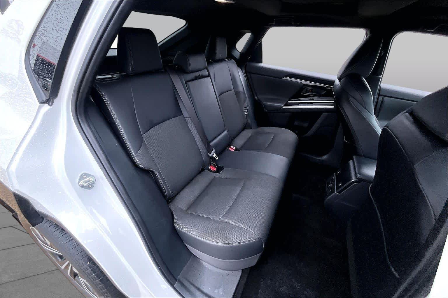 Used 2024 Wind Chill Pearl Toyota XLE image 19