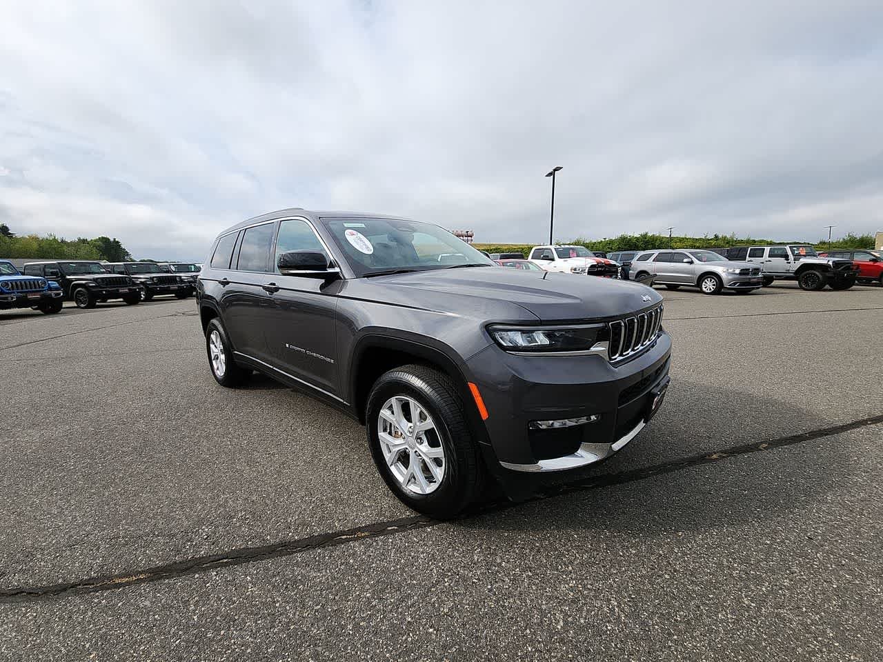 Used 2023 Baltic Gray Metallic Clearcoat Jeep Limited image 3