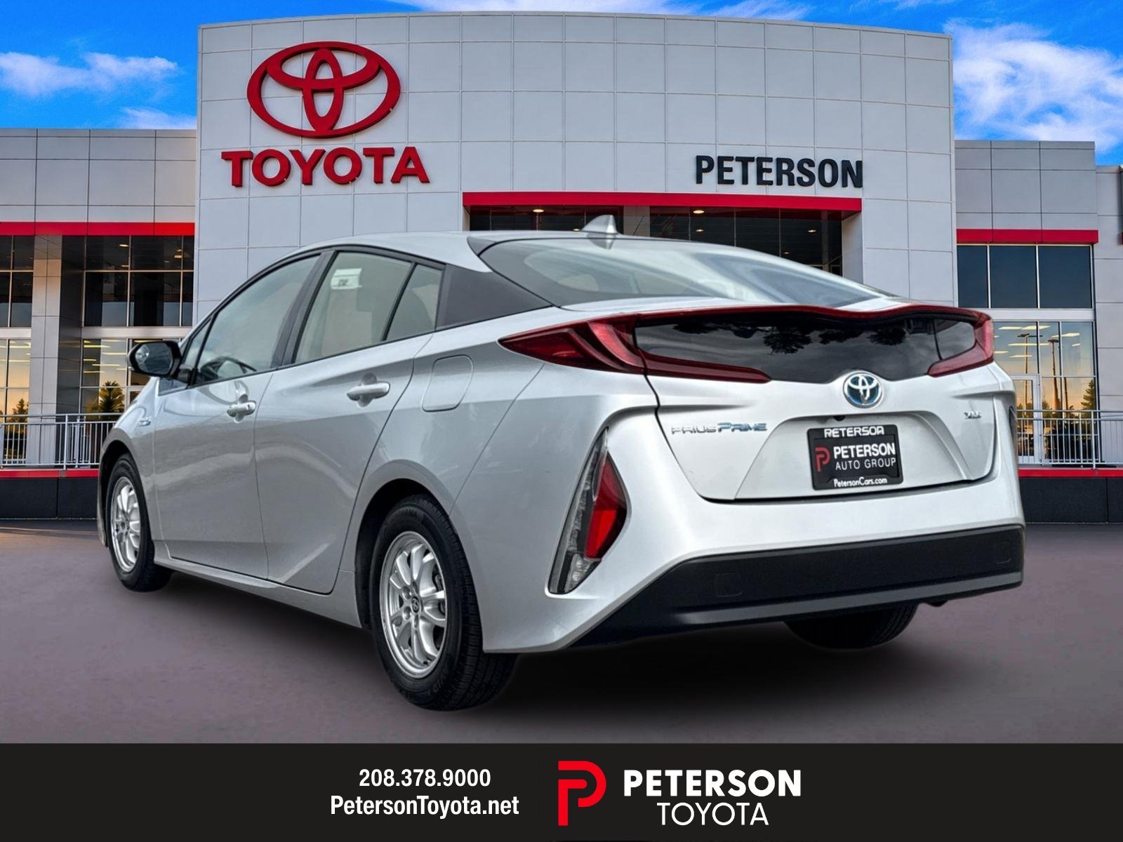 Used 2020 Silver Toyota XLE image 5