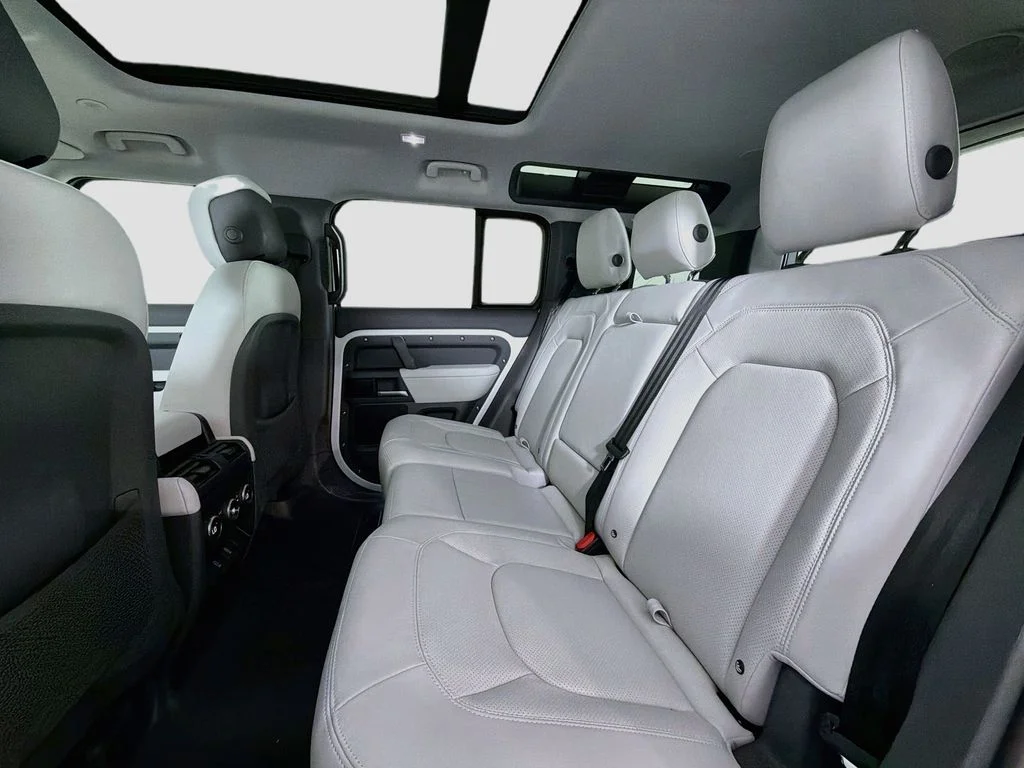 2026 Land Rover Defender X-Dynamic SE - Photo 26