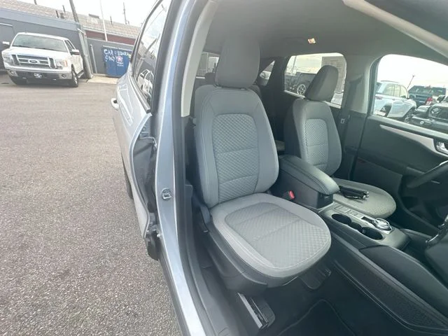 Used 2020 Silver Ford SE image 26