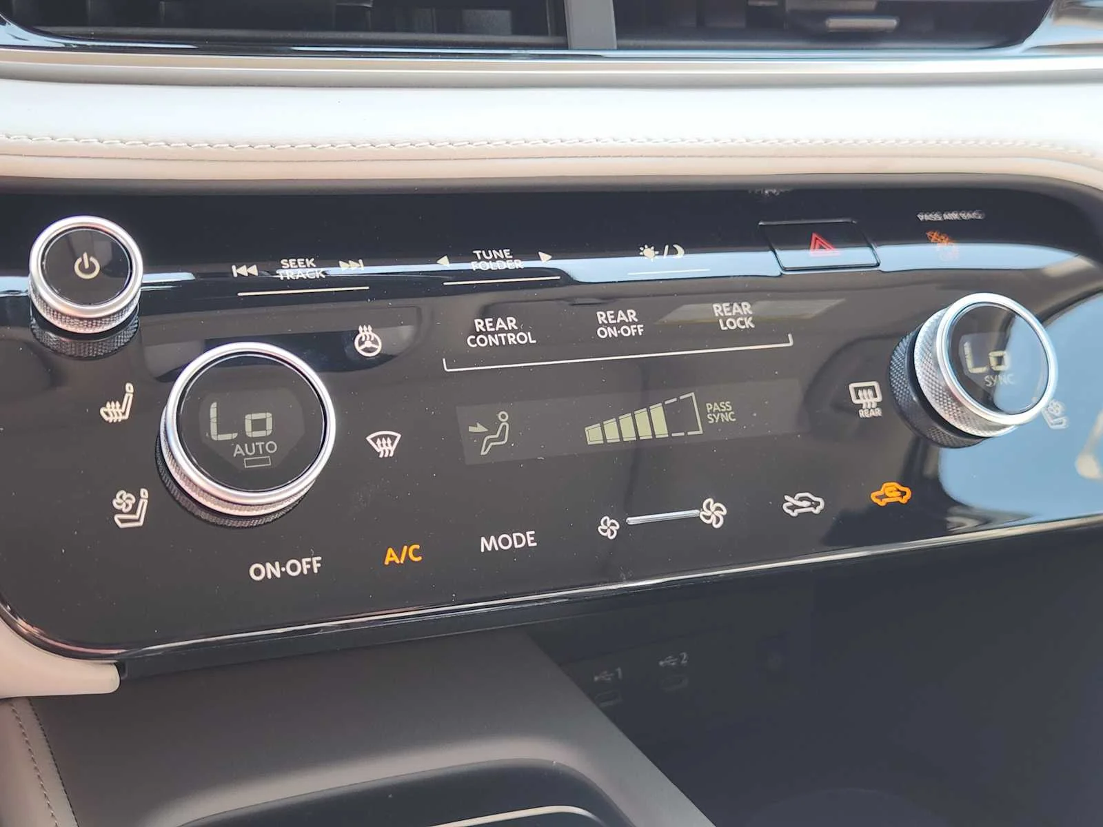 New 2027 MINERAL BLACK INFINITI Luxe AWD image 13