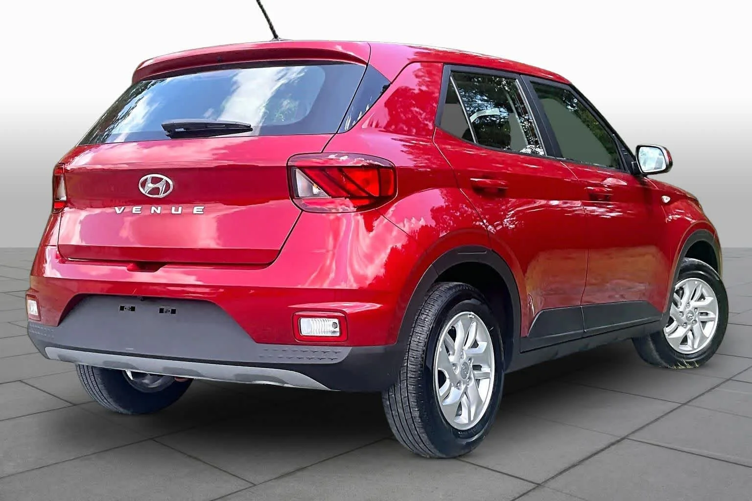 Used 2025 Ultimate Red Hyundai SE image 13