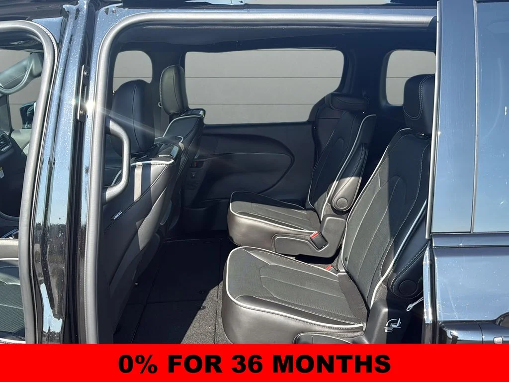 New 2026 Diamond Black Crystal Pearl-Coat Exterior Paint Chrysler Limited image 17