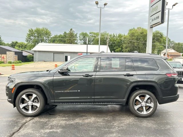 Used 2023 Gray Jeep Limited image 6