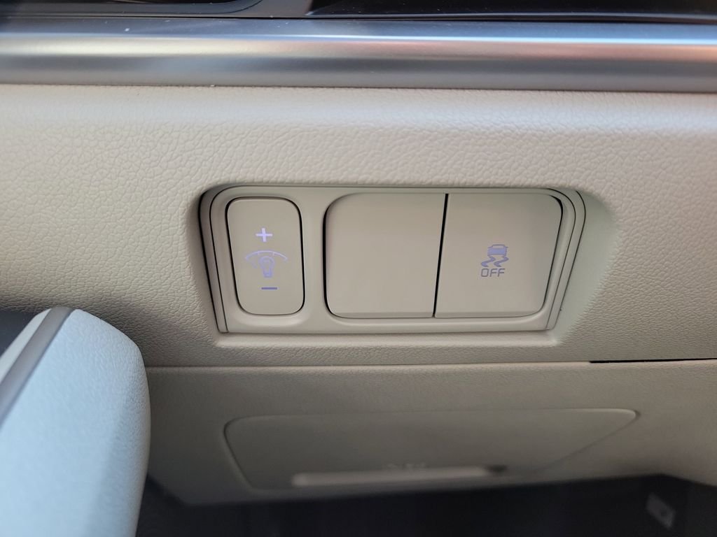 New 2026 White Kia S image 25