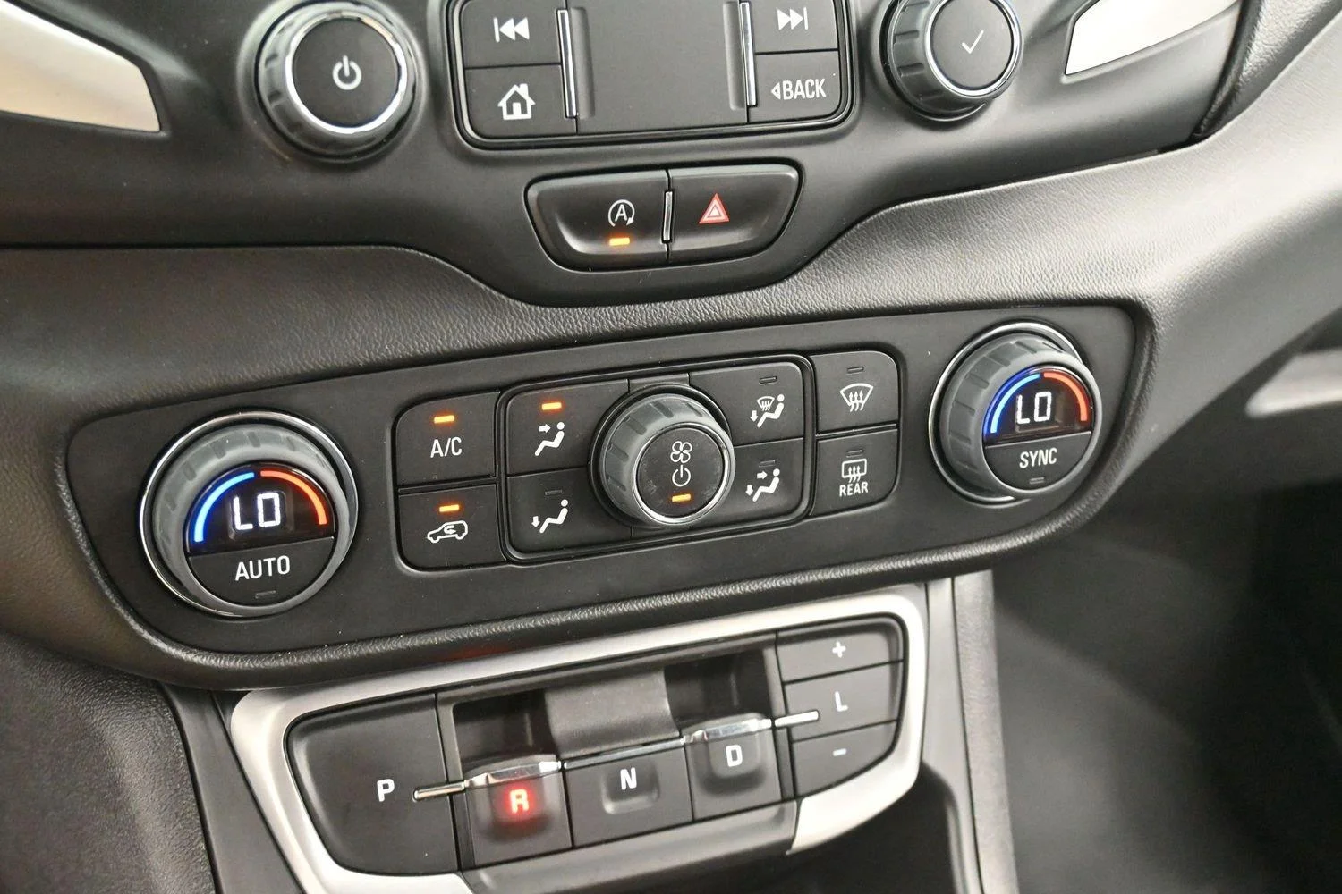 Used 2022 QUICKSILVER METALLIC GMC SLT image 24