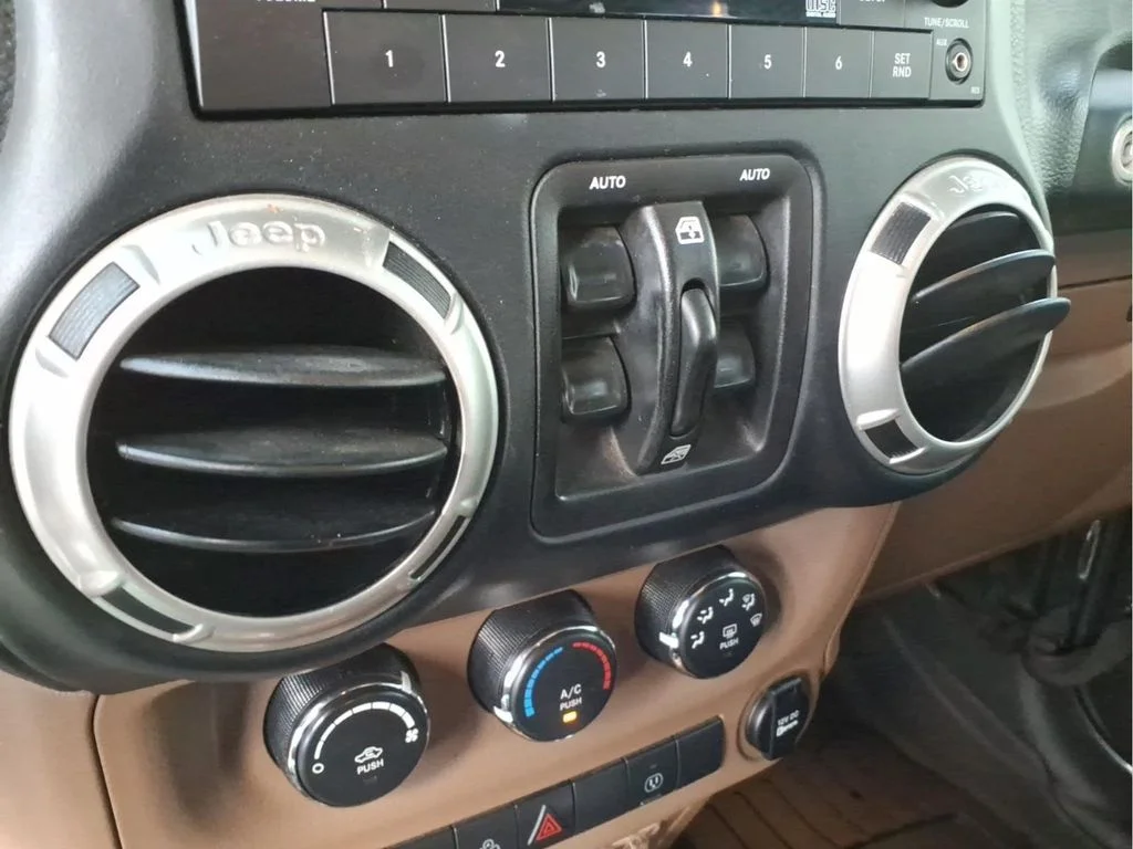 Used 2018 Gray Jeep Unlimited Sahara image 21
