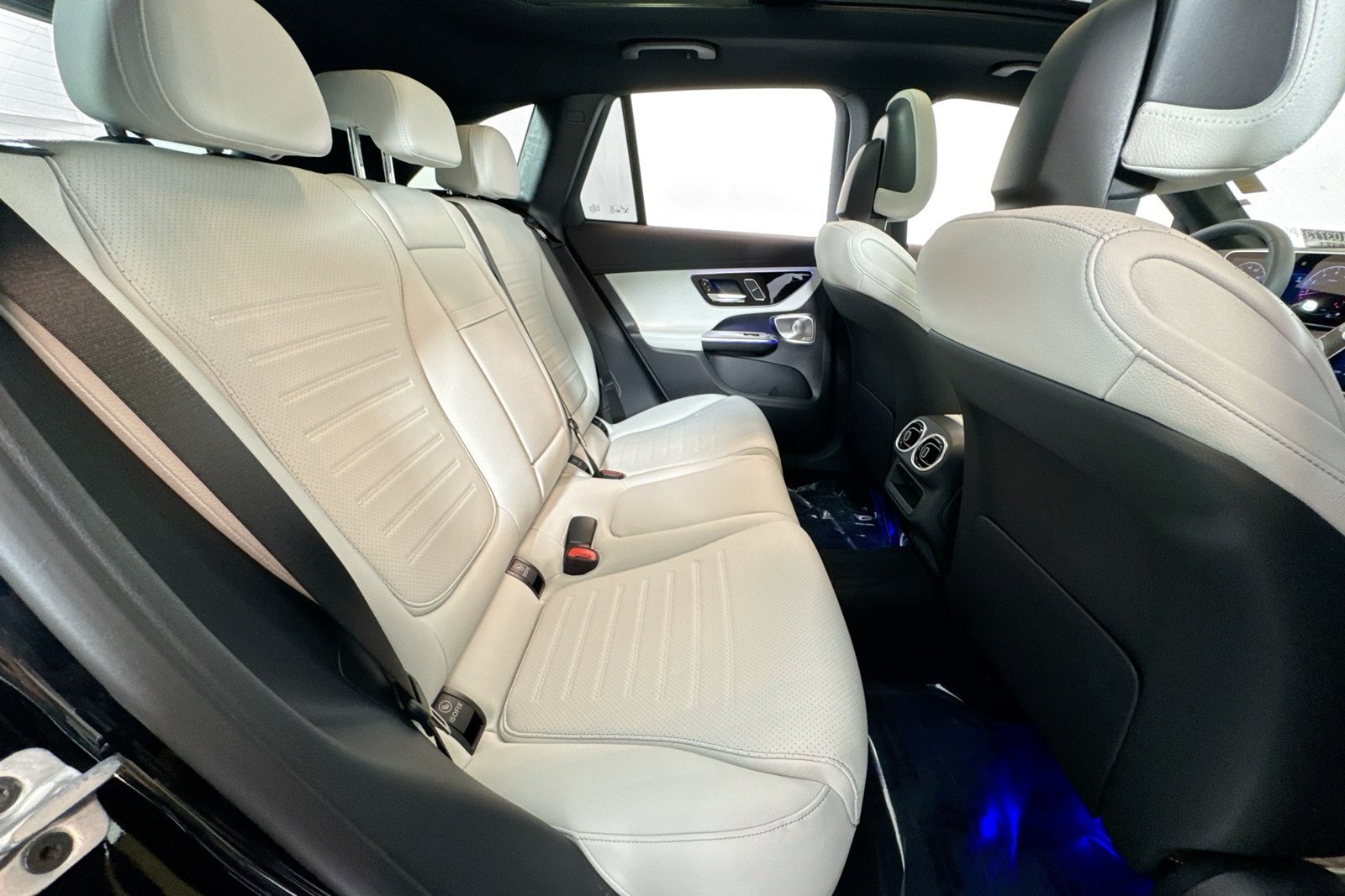 New 2026 Black Mercedes-Benz GLC 300 image 25