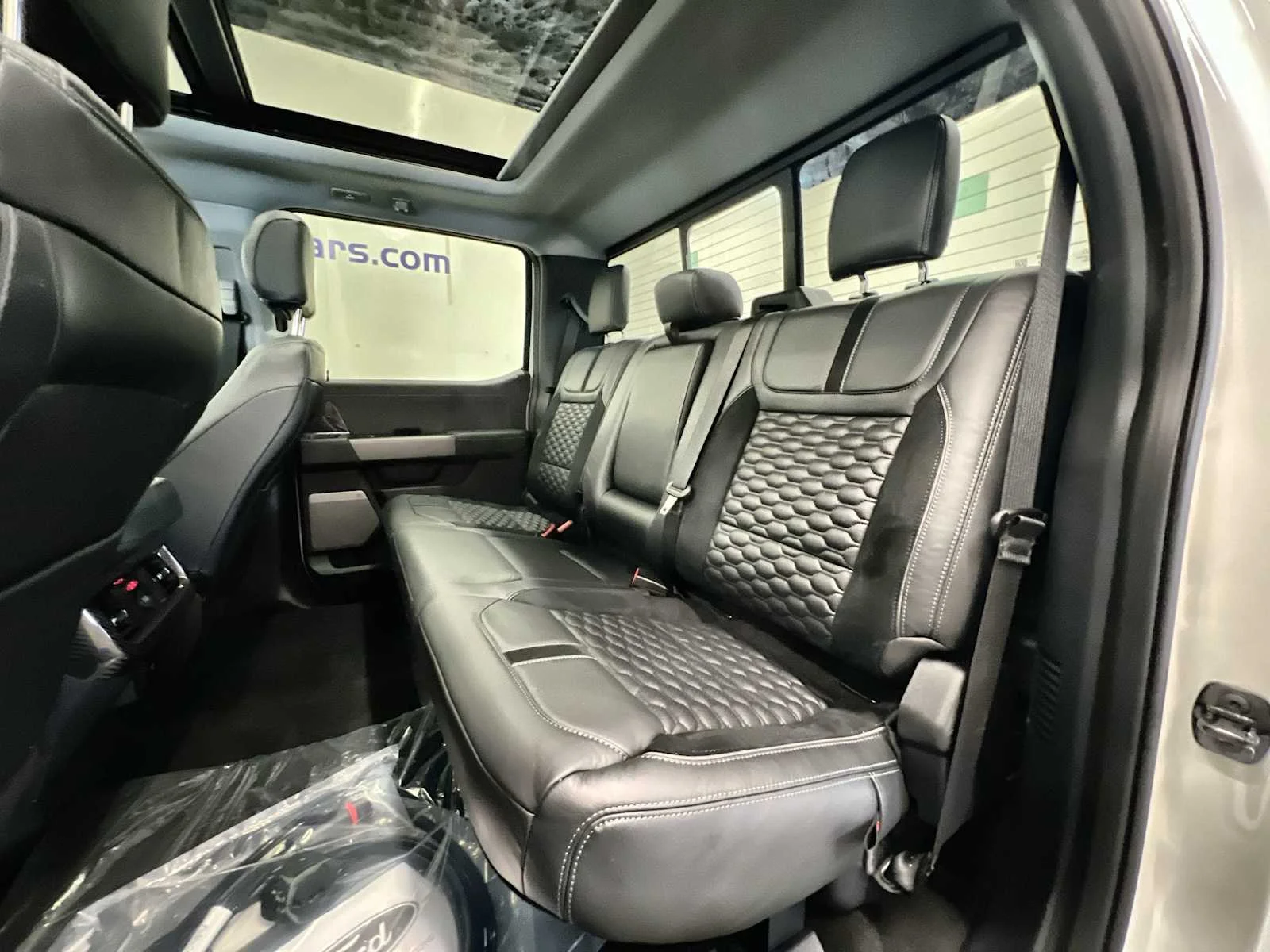 New 2026 Star White Metallic Tri-Coat Ford LARIAT image 25