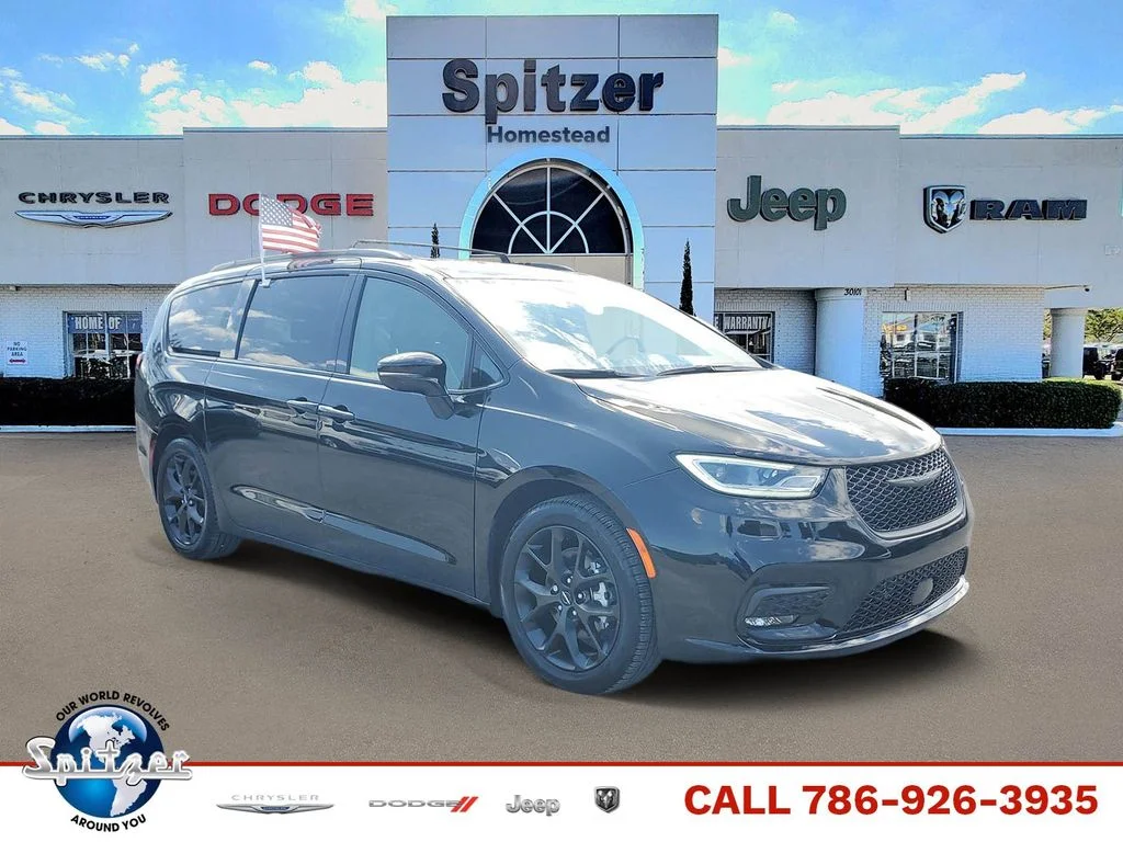 2024 Chrysler Pacifica Limited's photo
