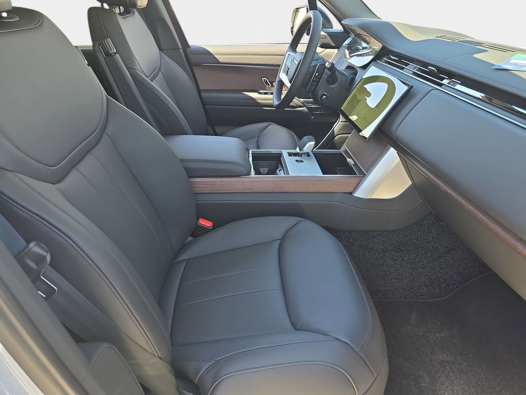New 2026 Fuji White Land Rover SE LWB image 10