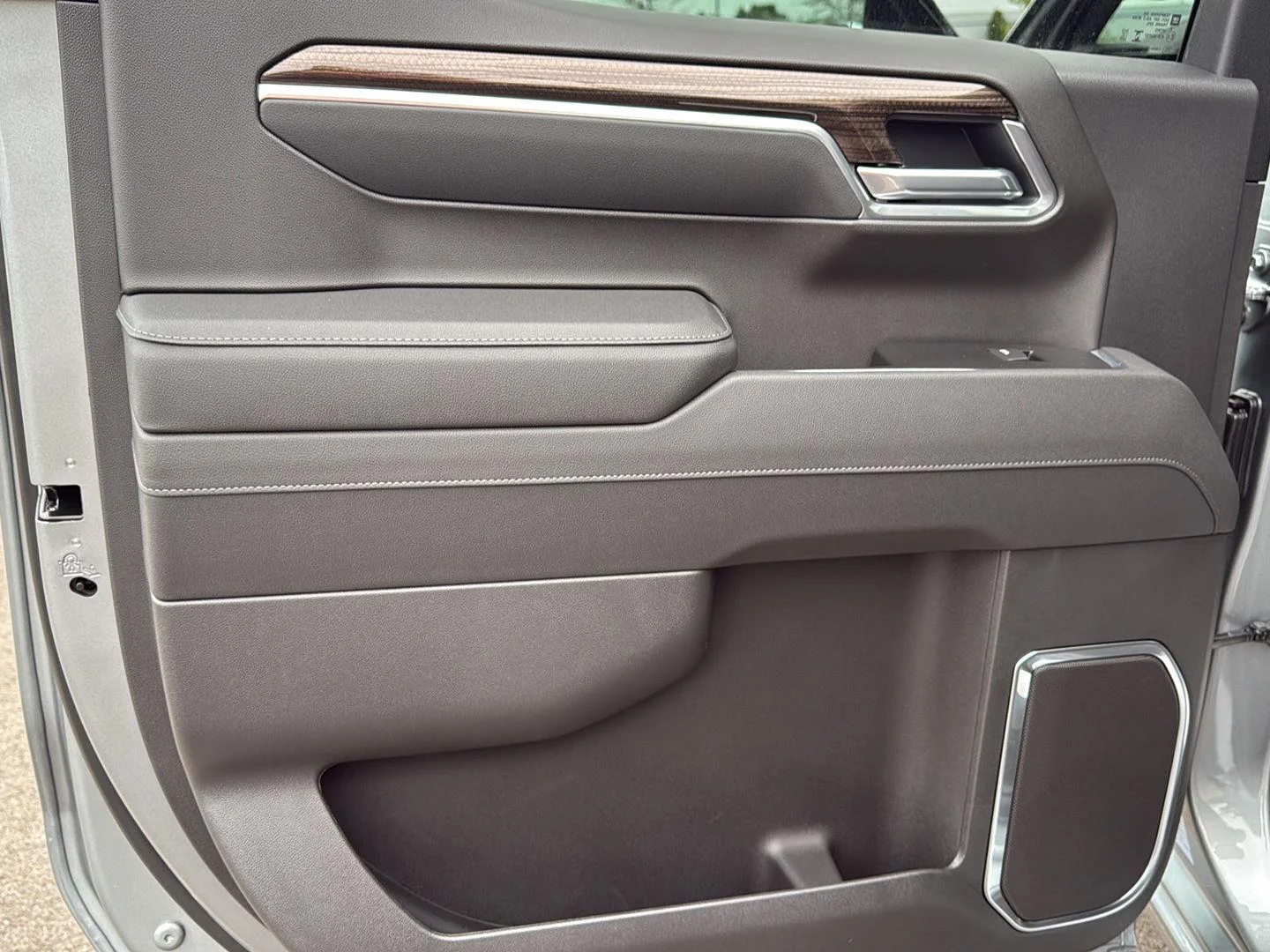 New 2026 Sterling Gray Metallic Chevrolet LT (2FL) image 30