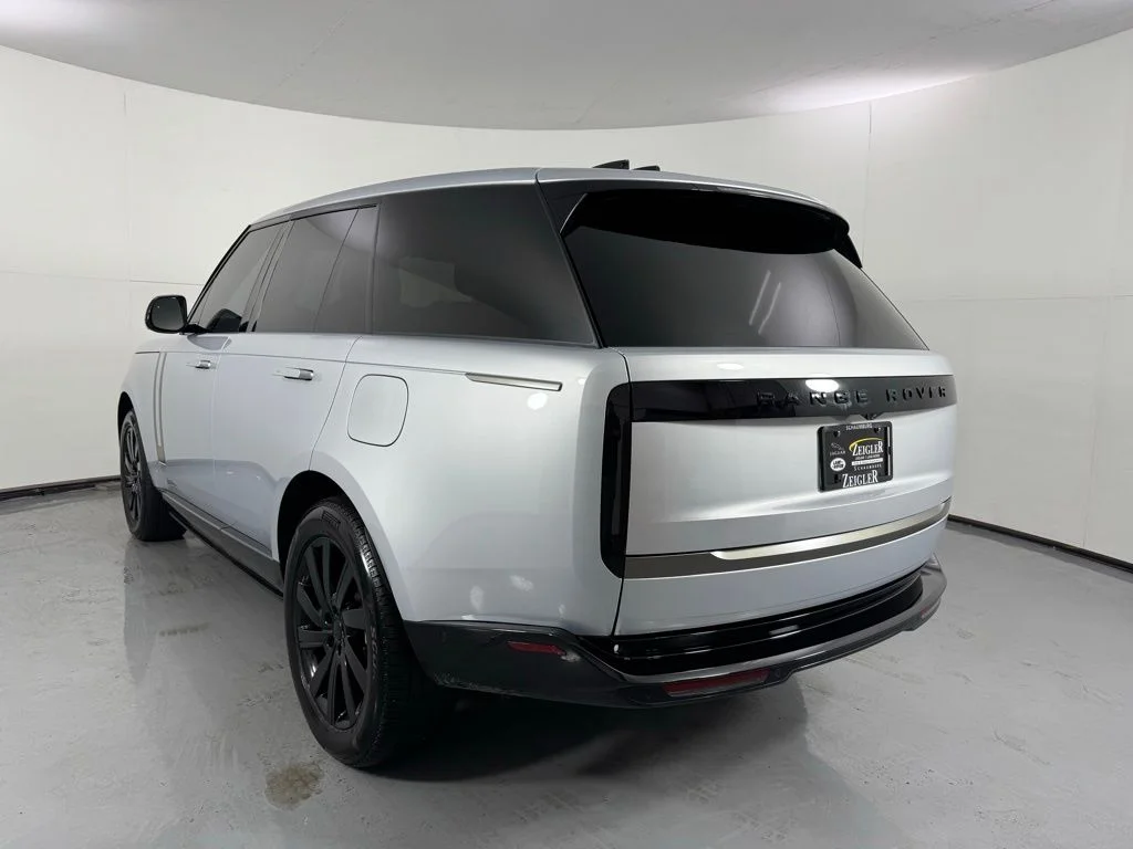 Used 2025 Hakuba Silver Metallic Land Rover SE image 8