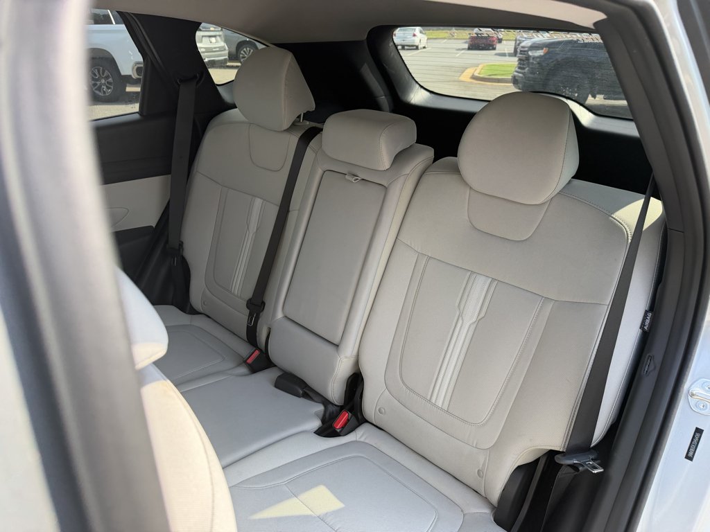 Used 2025 Silver Hyundai SEL image 39