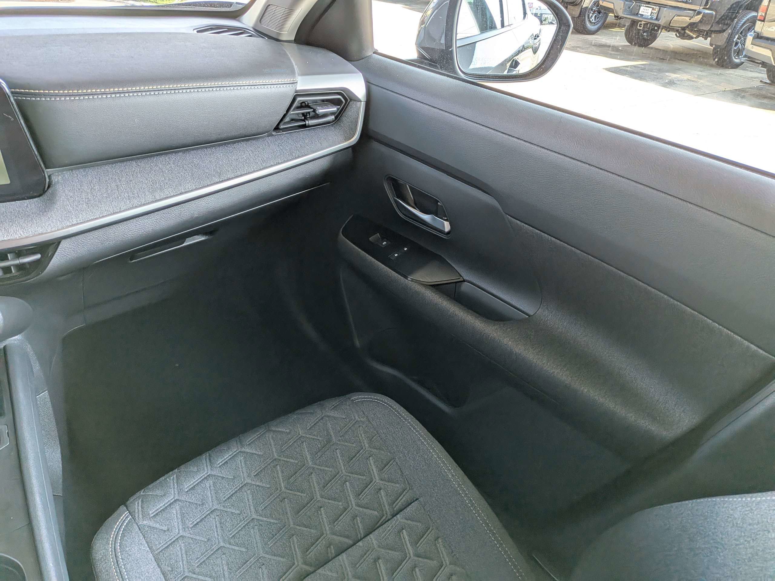 Used 2025 Gray Nissan SV image 11