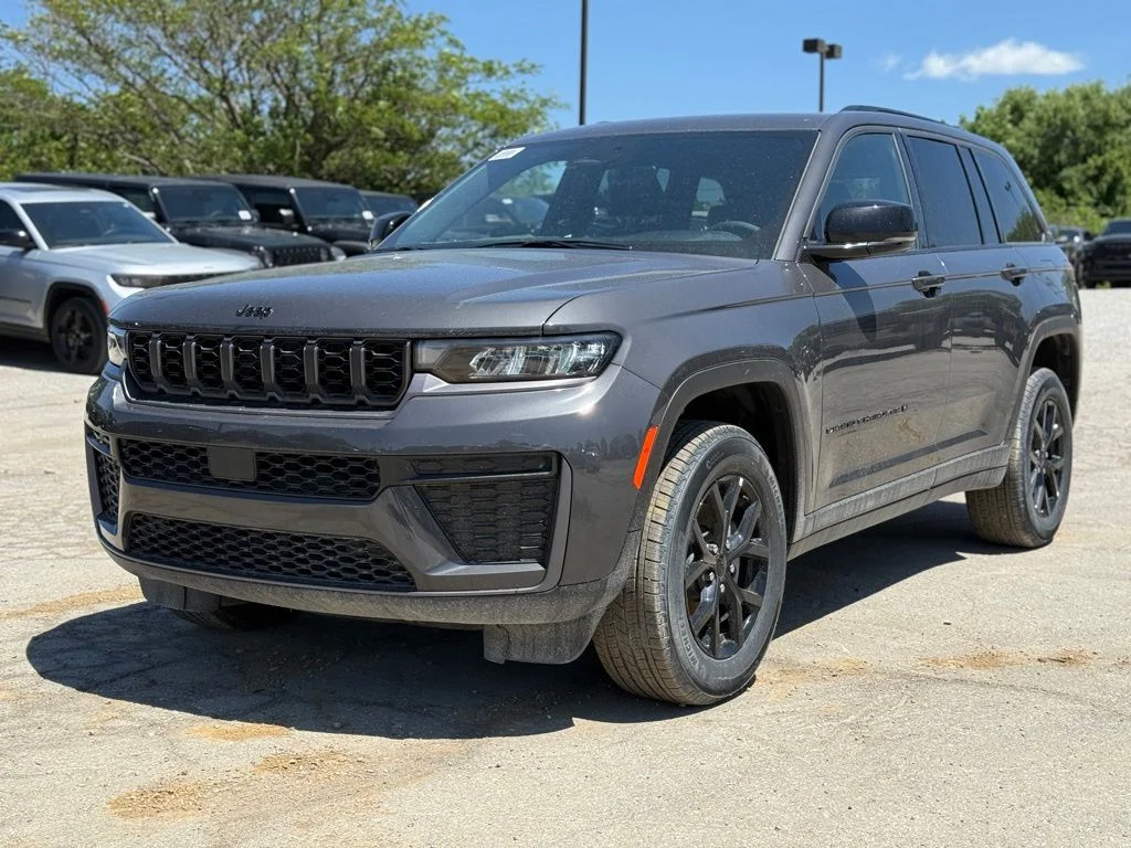 New 2026 Baltic Gray Metallic Clear-Coat Exterior Paint Jeep Altitude image 2