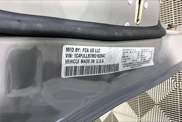 Used 2021 Gray Jeep Latitude Plus image 5