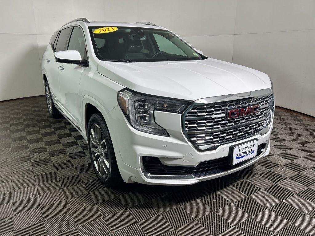 Used 2023 Summit White GMC Denali image 5