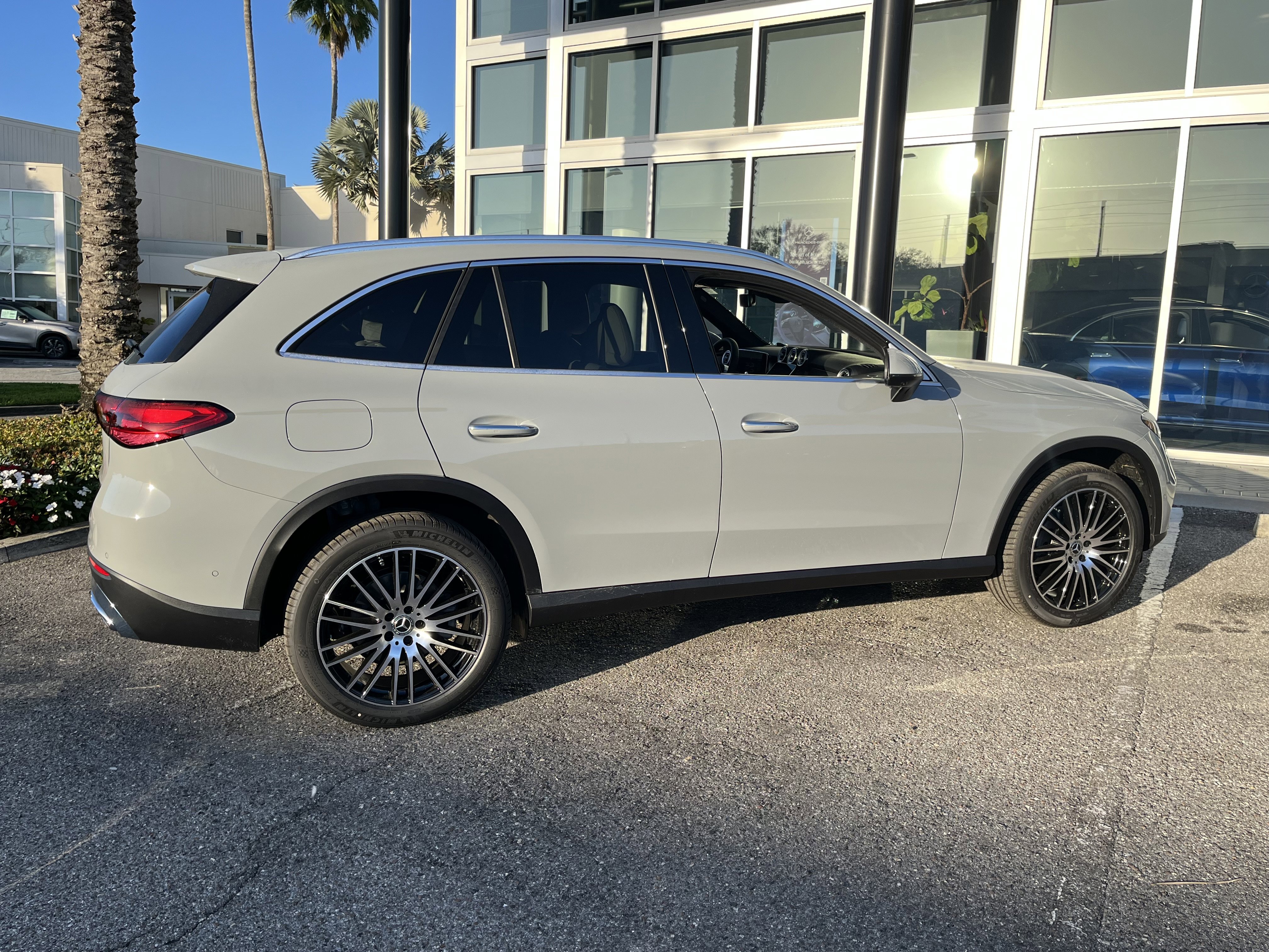 New 2026 MANUFAKTUR Alpine Grey Mercedes-Benz GLC 300 image 7