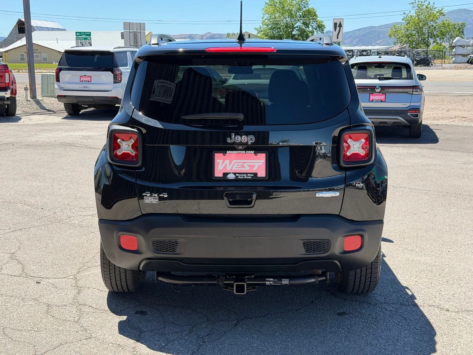 Used 2018 Black Jeep Latitude image 8
